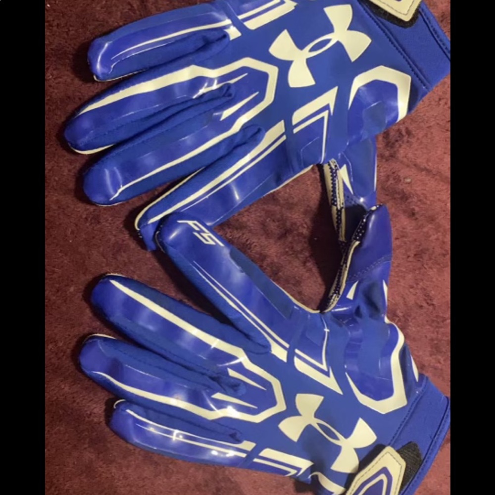 Football gloves